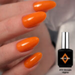 Vernis semi-permanent NailPerfect Upvoted #151 Boogie Nights orange vif brillant sur ongles amande