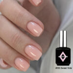 Vernis semi-permanent NailPerfect Upvoted #155 Sweet Side rose nude brillant sur ongles carrés courts