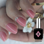 Vernis semi-permanent NailPerfect Upvoted #158 Rouge rose framboise brillant sur ongles amande