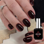 Vernis semi-permanent NailPerfect Upvoted #159 Pecan bordeaux foncé brillant sur ongles ovales