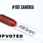 Capsule du vernis semi-permanent NailPerfect Upvoted #160 Sangria, un rouge bordeaux profond et brillant.