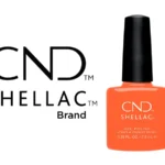 Vernis semi-permanent professionnel CND™ Shellac B-Day Candle (7,3 ml) – corail orangé vif, brillance miroir et tenue 3 semaines. Disponible à 15,90 € sur RBBE.fr.