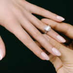 Manucure rose nude CND Shellac Beau, vernis semi-permanent professionnel naturel et brillant