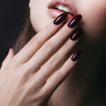 Manucure prune foncé CND Shellac Berry Boudoir, vernis semi-permanent professionnel intense et brillant