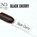 Capsule du vernis semi-permanent professionnel CND™ Shellac Black Cherry, rouge cerise foncé à la finition laquée et brillante.