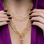 Manucure rouge cerise noir CND Shellac Black Cherry, vernis semi-permanent professionnel intense et brillant