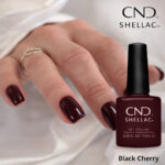 Vernis semi-permanent professionnel CND Shellac Black Cherry, teinte bordeaux foncé intense et profonde, finition brillante sur ongles courts et longs