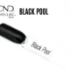 Le visuel met en avant la capsule du vernis semi-permanent CND™ Shellac Black Pool, révélant un noir profond, brillant et à la finition miroir parfaite.