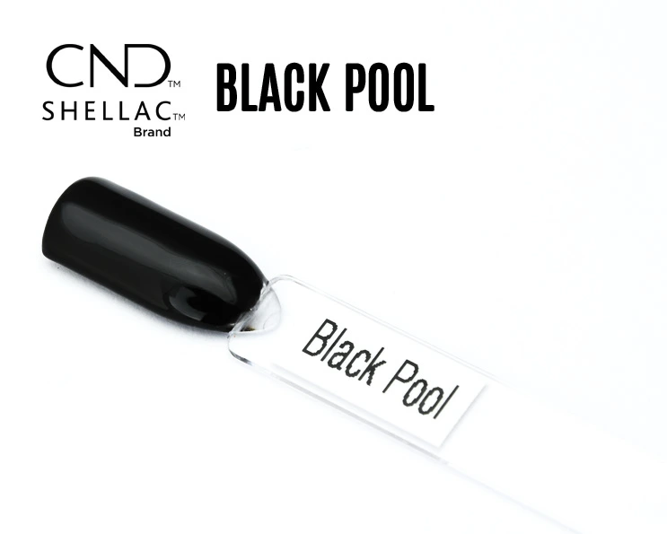 Le visuel met en avant la capsule du vernis semi-permanent CND™ Shellac Black Pool, révélant un noir profond, brillant et à la finition miroir parfaite.