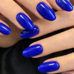Vernis semi-permanent professionnel CND Shellac Blue Eyeshadow bleu intense brillant