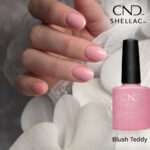 Vernis semi-permanent professionnel CND Shellac Blush Teddy, teinte rose pastel douce et lumineuse, finition brillante sur ongles courts et longs