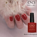 Vernis semi-permanent professionnel CND Shellac Books & Beaujolais, teinte rouge vin profond et élégant, finition brillante sur ongles courts et longs