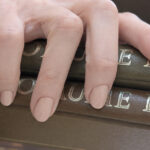 Vernis semi-permanent professionnel CND Shellac Cashmere Wrap nude beige chaud brillant