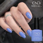 Vernis semi-permanent professionnel CND Shellac Chance Taker, teinte bleu pervenche doux et lumineux, finition brillante sur ongles courts et longs