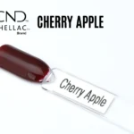Capsule du vernis semi-permanent professionnel CND™ Shellac Cherry Apple, rouge cerise profond et brillant, à la finition miroir intense.