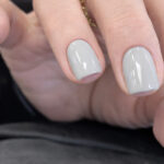 Vernis semi-permanent professionnel CND Shellac Cityscape gris clair élégant brillant