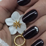 Vernis semi-permanent professionnel CND Shellac Dark Dahlia prune noir profond brillant