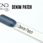 Capsule du vernis semi-permanent professionnel CND™ Shellac Denim Patch, bleu jean intense au fini crème brillant et homogène.