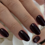 Vernis semi-permanent professionnel CND Shellac Fedora prune très foncé brillant