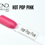 Capsule du vernis semi-permanent professionnel CND™ Shellac Hot Pop Pink, rose fuchsia vif et lumineux à la finition brillante effet miroir.