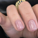 Vernis semi-permanent professionnel CND Shellac Lavender Lace lilas nacré doux brillant