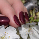 Vernis semi-permanent professionnel CND Shellac Masquerade bordeaux profond brillant