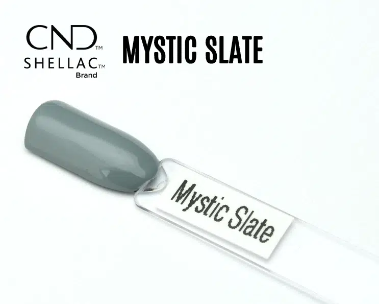 Le visuel montre la capsule du vernis CND™ Shellac Mystic Slate, gris ardoise froid et brillant, finition crème homogène.