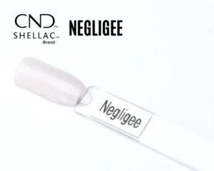 Capsule du vernis semi-permanent professionnel CND™ Shellac Negligee, rose clair translucide aux reflets nacrés doux et brillance satinée.