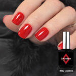 Vernis semi-permanent NailPerfect Upvoted #162 Lipstick rouge vif brillant sur ongles carrés courts