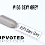 Capsule du vernis semi-permanent NailPerfect Upvoted #165 Sexy Grey, un gris taupe brillant et élégant.