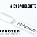 Capsule du vernis semi-permanent NailPerfect Upvoted #169 Bachelorette, un blanc argenté scintillant et élégant.