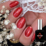 Pose vernis semi-permanent NailPerfect Upvoted #172 Pillow Talk rouge lumineux effet métallisé