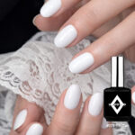 Manucure vernis semi-permanent blanc pur NailPerfect Upvoted #173 Tic Tac