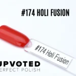 Capsule du vernis semi-permanent NailPerfect Upvoted #174 Holi Fusion, un rouge Ferrari vif et brillant.