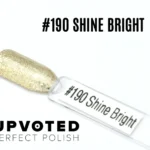 Capsule du vernis semi-permanent NailPerfect Upvoted #190 Shine Bright, un doré pailleté lumineux et chic.