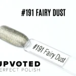 Capsule du vernis semi-permanent NailPerfect Upvoted #191 Fairy Dust, un argent pailleté lumineux et chic aux reflets multiples.