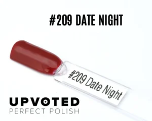 Capsule du vernis semi-permanent NailPerfect Upvoted #209 Date Night, un rouge brique chaud et élégant.