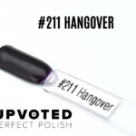 Capsule du vernis semi-permanent NailPerfect Upvoted #211 Hangover, un violet très foncé et élégant.