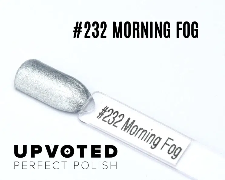 Capsule du vernis semi-permanent NailPerfect Upvoted #232 Morning Fog, argent clair métallisé et lumineux.