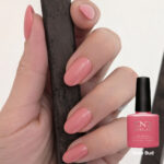 Vernis semi-permanent rose frais CND Shellac Rose Bud manucure naturelle