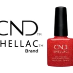 Vernis semi-permanent CND™ Shellac Ruby Ritz (7,3 ml) – rouge rubis pailleté, éclatant et glamour. Tenue jusqu’à 3 semaines, brillance miroir, dépose douce. Disponible à 15,90 € sur RBBE.fr.
