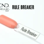 Capsule du vernis semi-permanent professionnel CND™ Shellac Rule Breaker, corail pêche lumineux et brillant au fini laqué effet miroir.