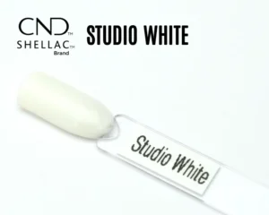 Capsule du vernis semi-permanent professionnel CND™ Shellac Studio White, blanc laiteux brillant, idéal pour French manucure et Baby Boomer.