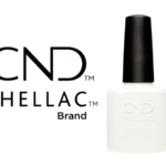 Vernis semi-permanent CND™ Shellac Studio White (7,3 ml) – blanc laiteux doux et lumineux. Tenue jusqu’à 3 semaines, brillance miroir, dépose douce. Parfait pour French ou Baby Boomer. Disponible à 15,90 € sur RBBE.fr.