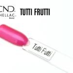 Capsule du vernis semi-permanent professionnel CND™ Shellac Tutti Frutti, rose fuchsia irisé à la finition brillante effet miroir.