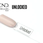 Capsule du vernis semi-permanent professionnel CND™ Shellac Unlocked, beige nude clair au fini brillant et naturel.