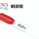 Capsule du vernis semi-permanent professionnel CND™ Shellac Wildfire, rouge vif brillant au fini lisse et éclatant.