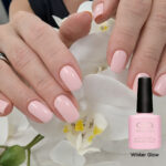 Vernis semi-permanent CND Shellac Winter Glow rose pâle délicat avec flacon