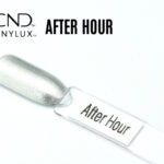 Capsule du vernis CND™ VINYLUX™ After Hour – argent métallisé opaque à la brillance miroir.