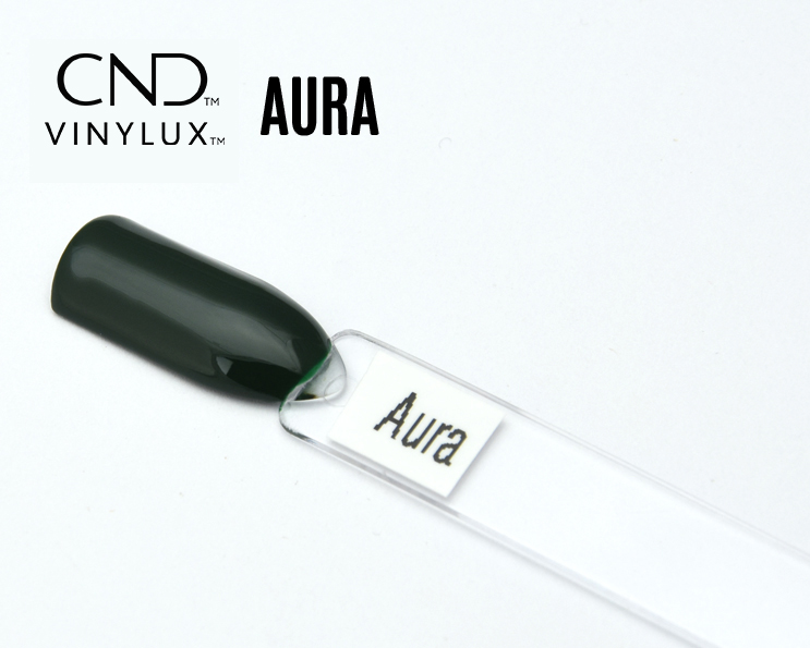 Capsule du vernis CND™ VINYLUX™ Aura – vert forêt profond et brillant, fini laqué élégant et mystérieux.